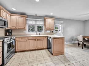 735 Chickadee Lane, Stratford CT 06614