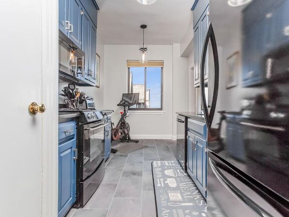 47 Lafayette Place APT 6J, Greenwich CT 06830