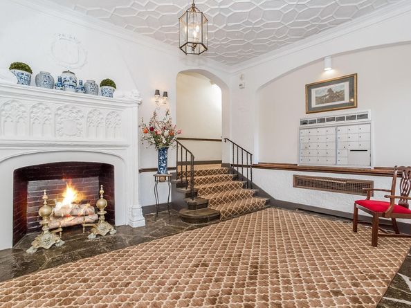 47 Lafayette Place APT 6J, Greenwich CT 06830