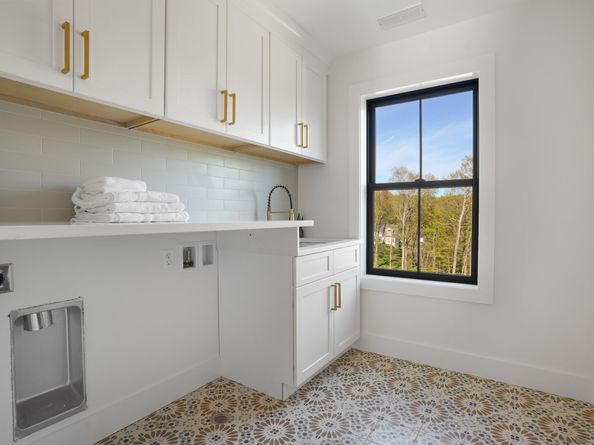 1 Pinecrest Lane, New Fairfield CT 06812