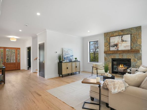 1 Pinecrest Lane, New Fairfield CT 06812