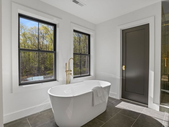 1 Pinecrest Lane, New Fairfield CT 06812