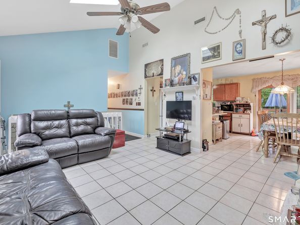 123 River Road, Shelton CT 06484
