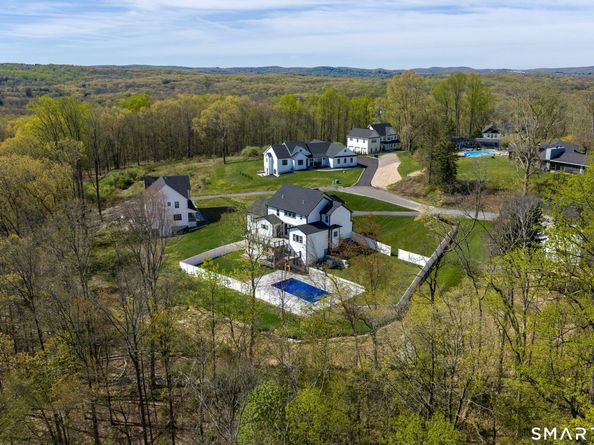 25 Hunting Ridge Road, Brookfield CT 06804