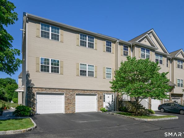 27 Riverview Court 27, Brookfield CT 06804