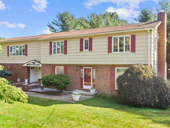 42 Captains Walk, Trumbull CT 06611