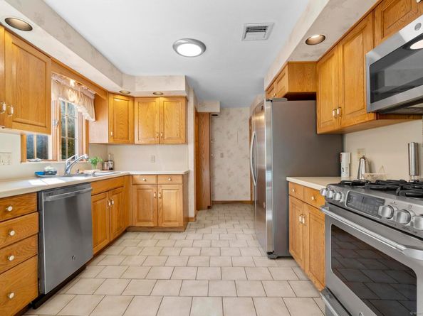 42 Captains Walk, Trumbull CT 06611