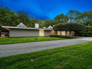 565 Oenoke Ridge