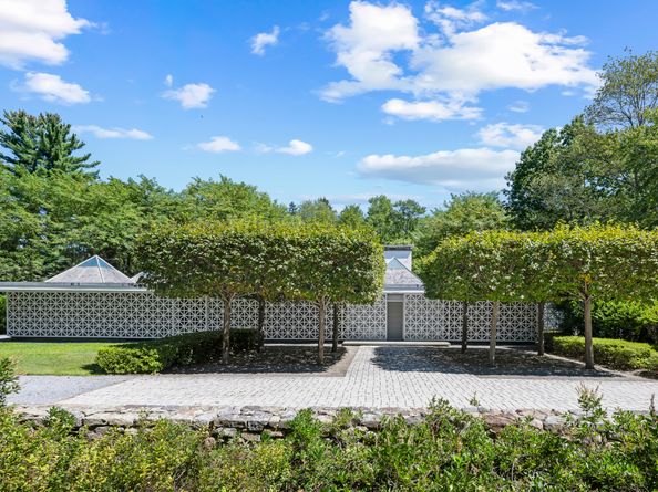 565 Oenoke Ridge, New Canaan CT 06840