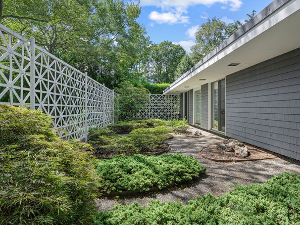 565 Oenoke Ridge, New Canaan CT 06840