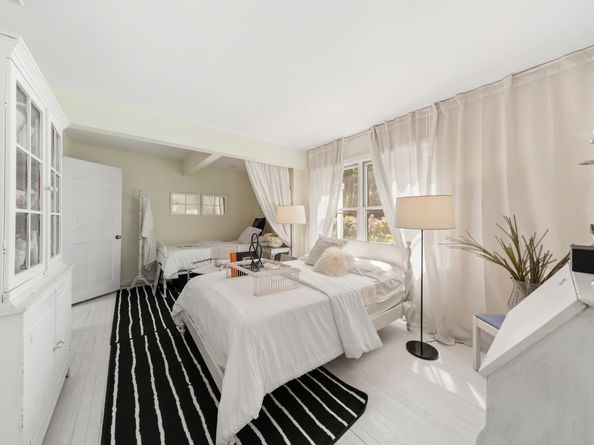 10 Twin Falls Lane, Westport CT 06880