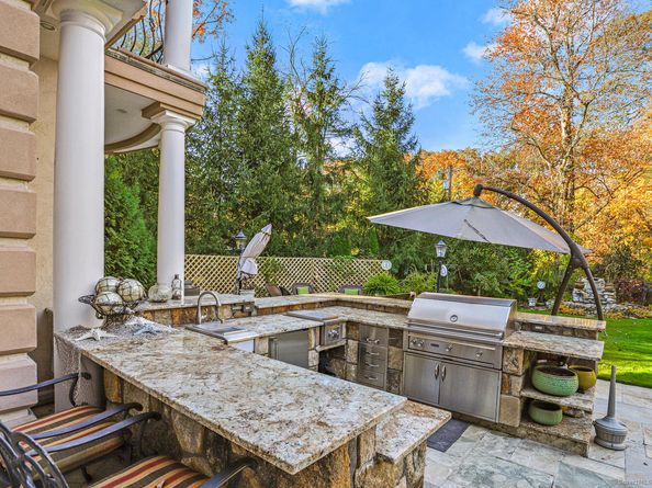 79 Comstock Hill Avenue, Norwalk CT 06850