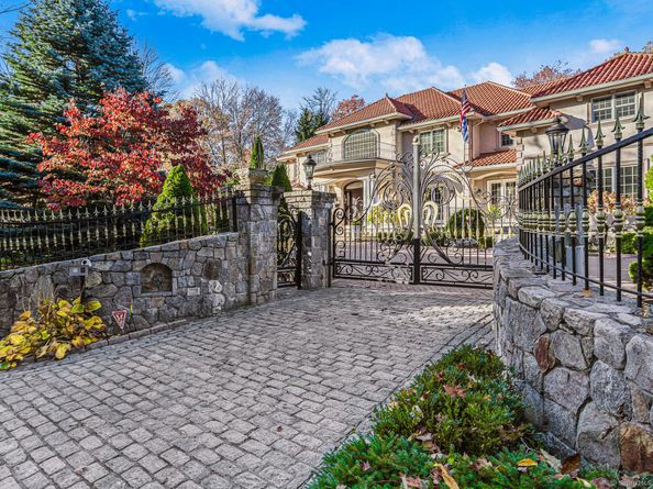 79 Comstock Hill Avenue, Norwalk CT 06850