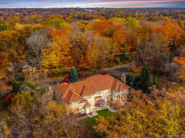 79 Comstock Hill Avenue, Norwalk CT 06850