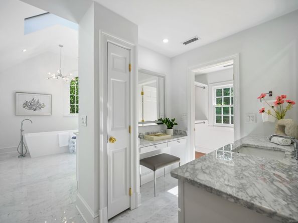 1187 Smith Ridge Road, New Canaan CT 06840