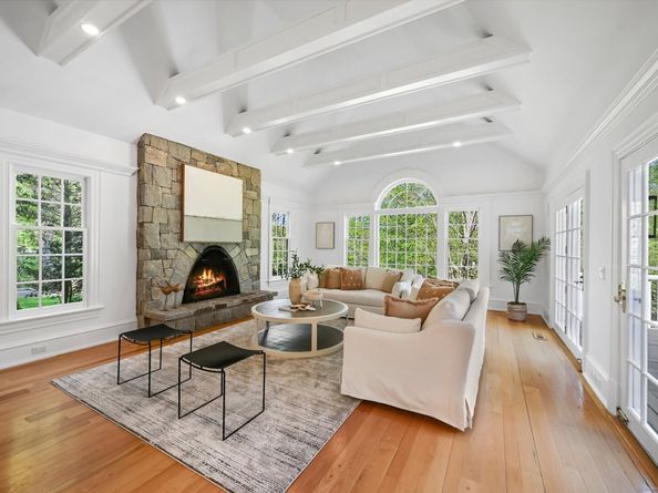 1187 Smith Ridge Road, New Canaan CT 06840
