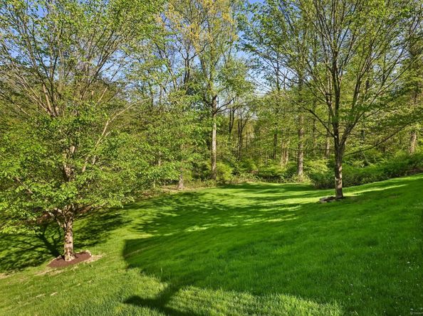 1187 Smith Ridge Road, New Canaan CT 06840