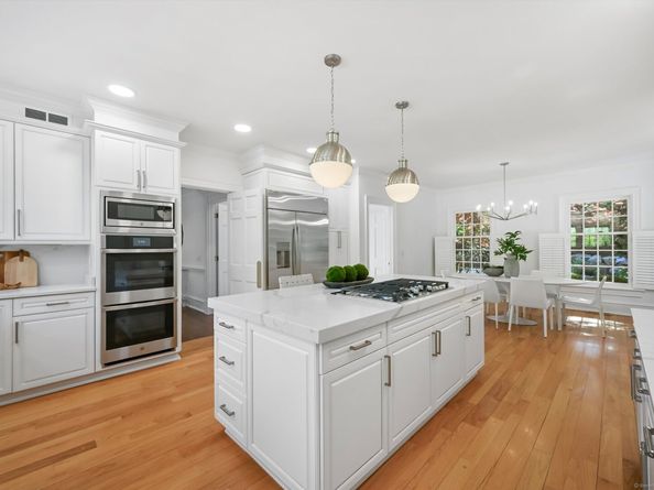 1187 Smith Ridge Road, New Canaan CT 06840