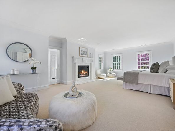 1187 Smith Ridge Road, New Canaan CT 06840