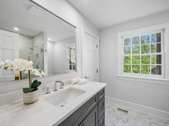 1187 Smith Ridge Road, New Canaan CT 06840