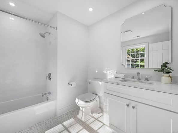 1187 Smith Ridge Road, New Canaan CT 06840