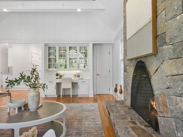 1187 Smith Ridge Road, New Canaan CT 06840
