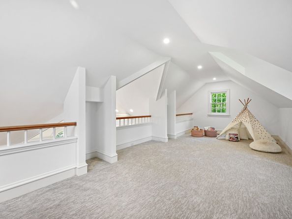 1187 Smith Ridge Road, New Canaan CT 06840