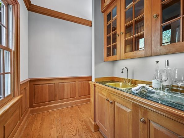 1187 Smith Ridge Road, New Canaan CT 06840