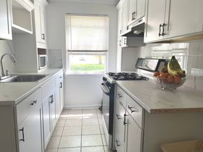 198 Seaton Road Apt 1, Stamford CT 06902
