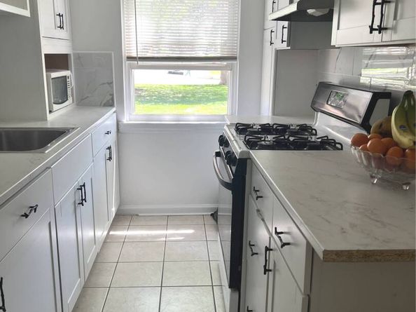 198 Seaton Road Apt 1, Stamford CT 06902