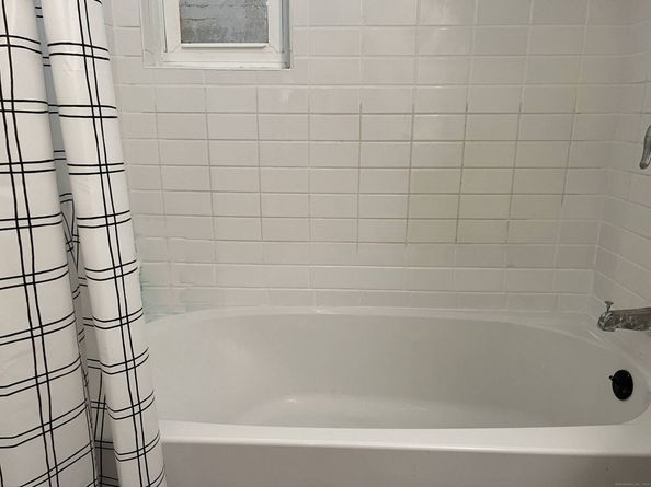 198 Seaton Road Apt 1, Stamford CT 06902