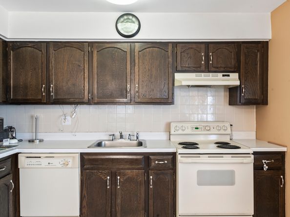 40 Lindstrom Road 40, Stamford CT 06902