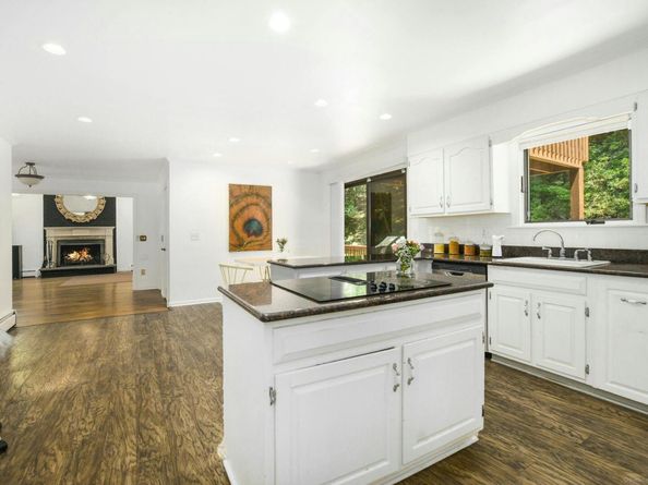 8 Oak Lane, Weston CT 06883