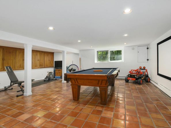 8 Oak Lane, Weston CT 06883