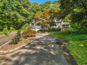 8 Oak Lane, Weston CT 06883