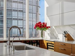 301 Mission Street 52D, San Francisco CA 94105