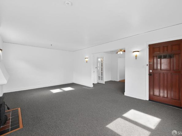 8125 Earl Street, Oakland CA 94605