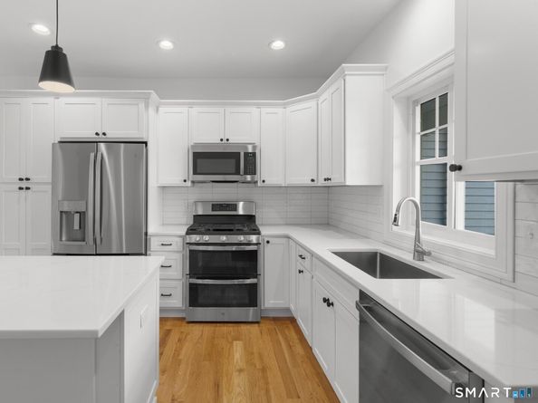17 Windward Way 17, Shelton CT 06484