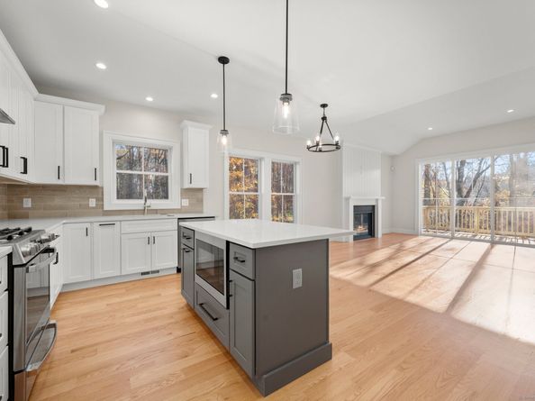 6 Fieldstone Court, Bethel CT 06801