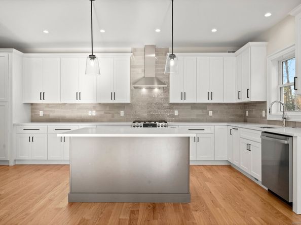 6 Fieldstone Court, Bethel CT 06801