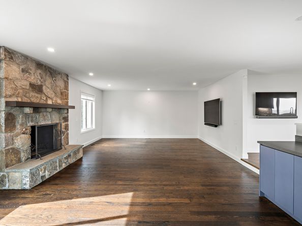 11 Hillcrest Drive, New Fairfield CT 06812