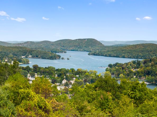 11 Hillcrest Drive, New Fairfield CT 06812