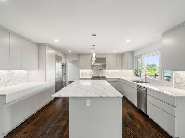 11 Hillcrest Drive, New Fairfield CT 06812