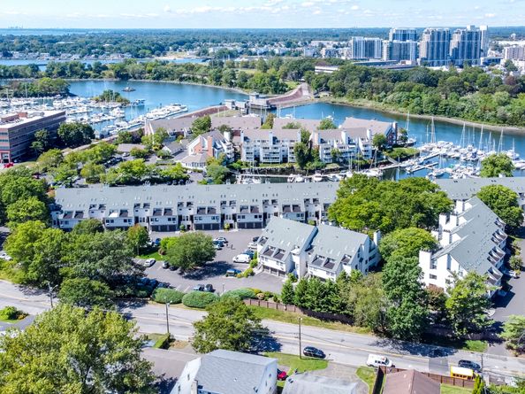 105 Harbor Drive APT 106, Stamford CT 06902