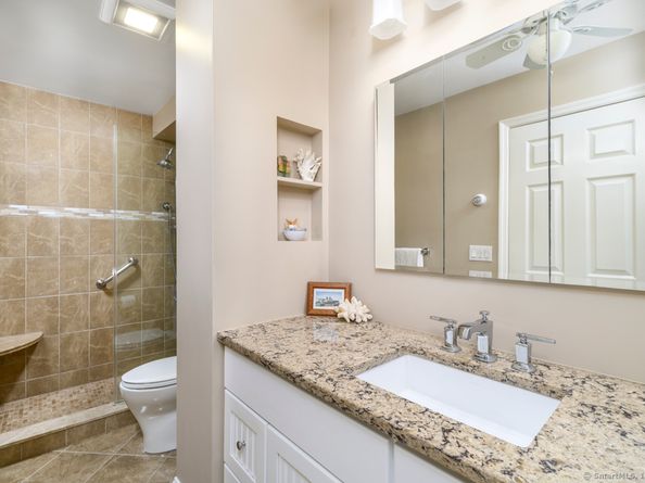 105 Harbor Drive APT 106, Stamford CT 06902