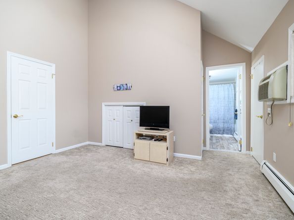 105 Harbor Drive APT 106, Stamford CT 06902