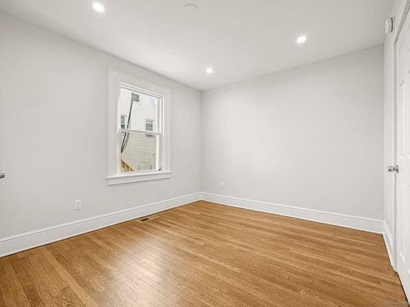 21 Holcomb Avenue, Stamford CT 06906