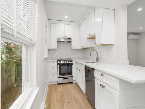 21 Holcomb Avenue, Stamford CT 06906