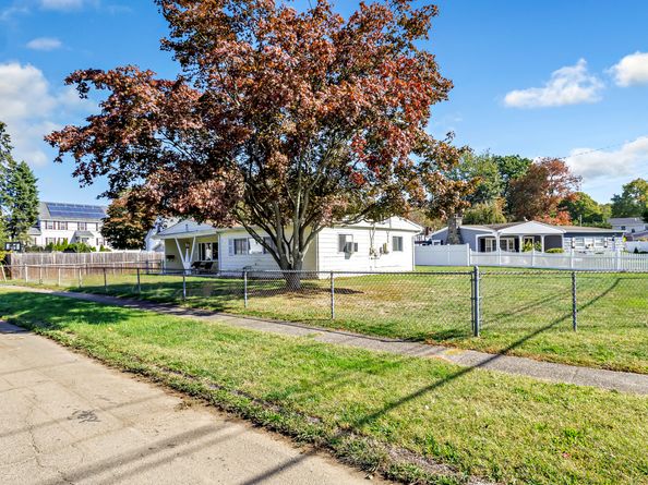 10 Argonne Drive, Stratford CT 06614