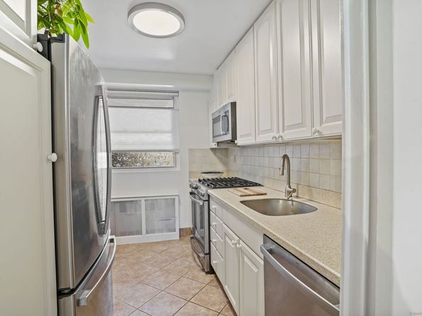91 Strawberry Hill Avenue APT 432, Stamford CT 06902